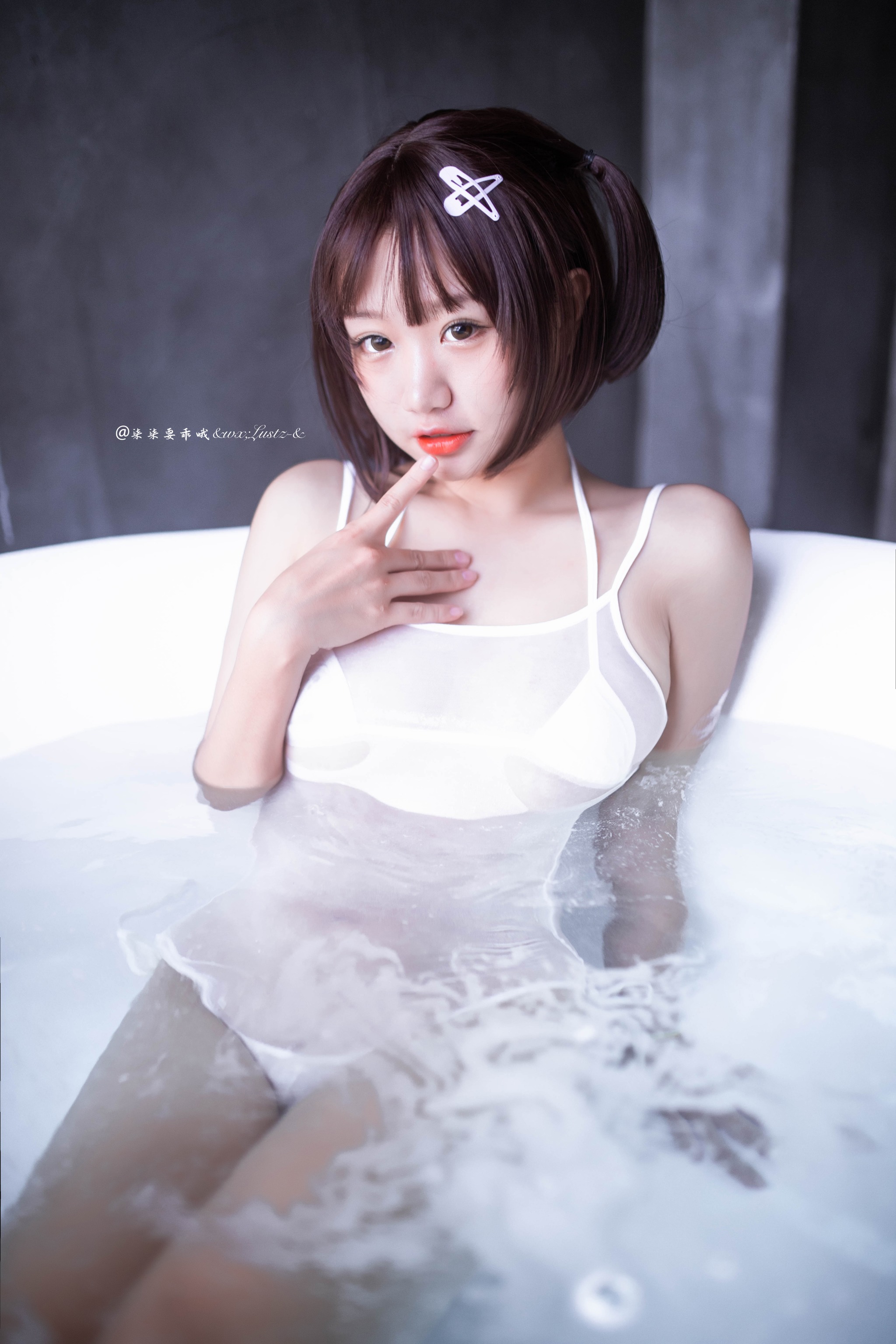 图片[1]-柒柒要乖哦 – NO.046 激凸死库水X白色Spa[34P]-XikXak